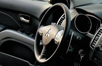 2008 Mitsubishi Outlander Pictures