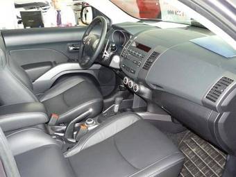 2008 Mitsubishi Outlander Pictures