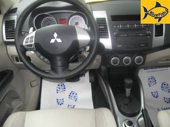 2008 Mitsubishi Outlander Pictures