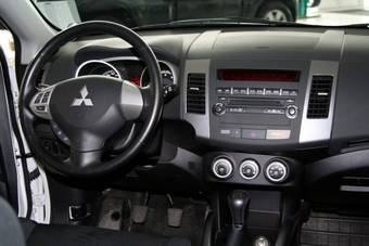 2008 Mitsubishi Outlander Photos