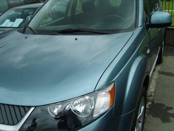 2008 Mitsubishi Outlander Pictures