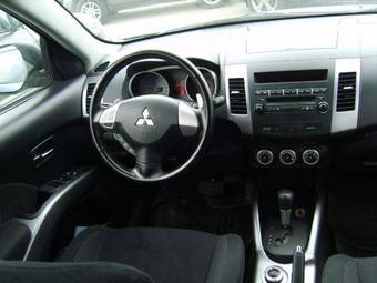 2008 Mitsubishi Outlander Images