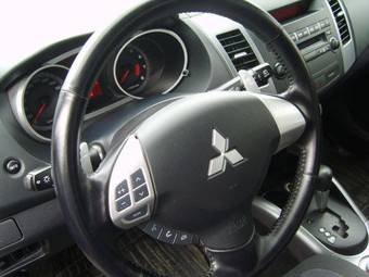 2008 Mitsubishi Outlander Pictures