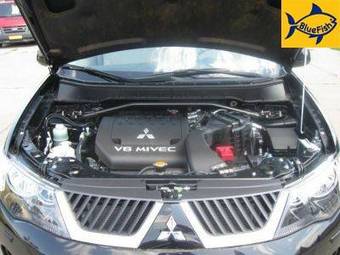 2008 Mitsubishi Outlander Photos