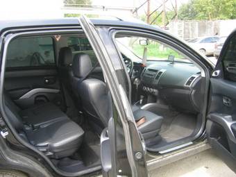 2008 Mitsubishi Outlander Photos