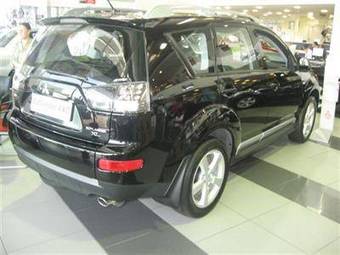 2008 Mitsubishi Outlander Pictures