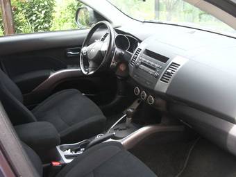 2008 Mitsubishi Outlander Pictures