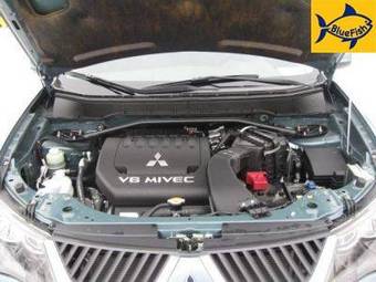 2008 Mitsubishi Outlander Pictures