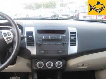 2008 Mitsubishi Outlander Pictures