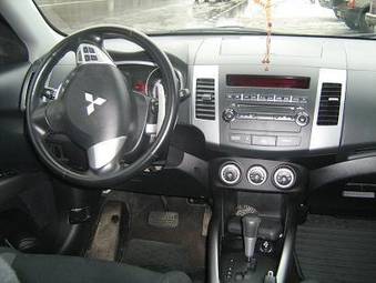 2008 Mitsubishi Outlander Pictures