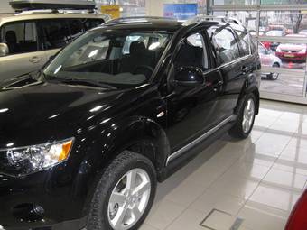 2008 Mitsubishi Outlander Pictures