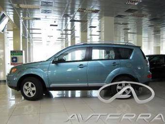 2008 Mitsubishi Outlander Pictures