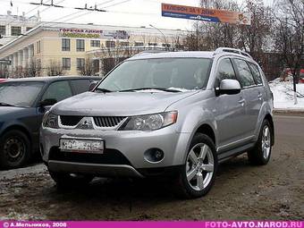 2008 Mitsubishi Outlander Photos