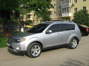 2008 Mitsubishi Outlander Pictures