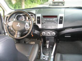 2008 Mitsubishi Outlander Photos