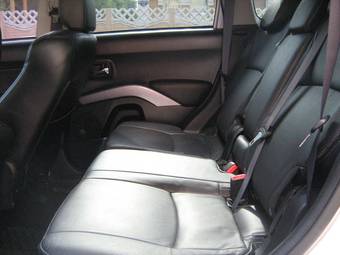 2008 Mitsubishi Outlander Pictures