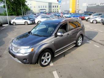 2008 Mitsubishi Outlander Pictures