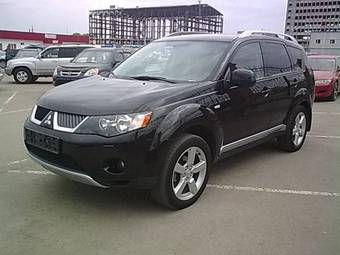 2008 Mitsubishi Outlander Pictures