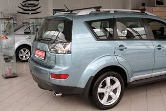 2009 Mitsubishi Outlander Pictures