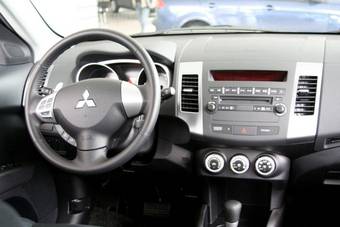 2009 Mitsubishi Outlander Photos