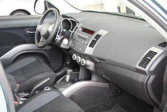 2009 Mitsubishi Outlander Pictures