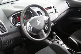 2009 Mitsubishi Outlander Photos