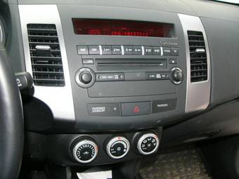 2009 Mitsubishi Outlander Pictures