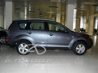 2009 Mitsubishi Outlander Photos