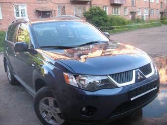 2009 Mitsubishi Outlander Photos