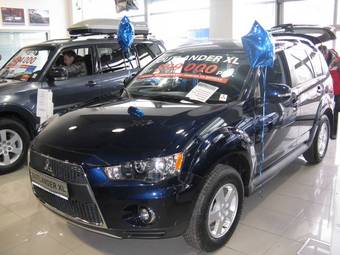 2010 Mitsubishi Outlander Photos