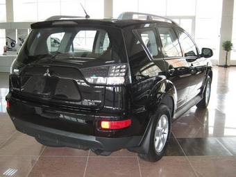 2010 Mitsubishi Outlander Photos