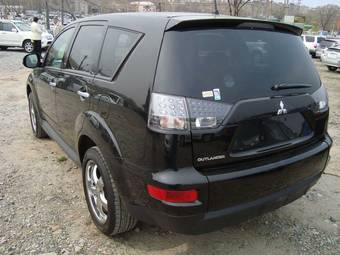 2010 Mitsubishi Outlander Photos