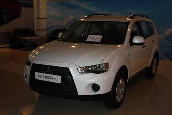 2010 Mitsubishi Outlander Pictures