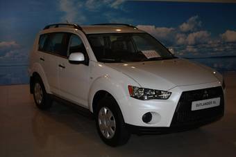 2010 Mitsubishi Outlander Pictures