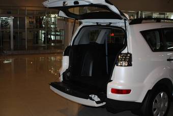 2010 Mitsubishi Outlander Photos
