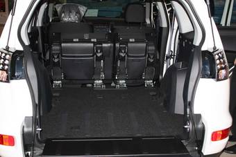 2010 Mitsubishi Outlander Photos