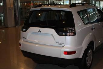 2010 Mitsubishi Outlander Pictures