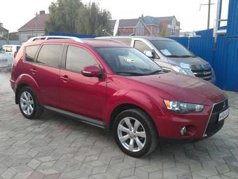 2010 Mitsubishi Outlander Pictures