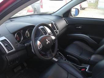 2010 Mitsubishi Outlander Pictures