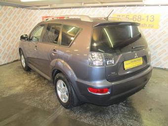 2010 Mitsubishi Outlander Pictures