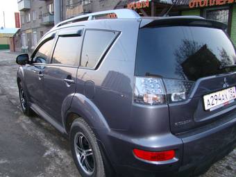 2010 Mitsubishi Outlander Pictures