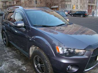 2010 Mitsubishi Outlander Images