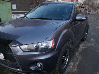 2010 Mitsubishi Outlander Pics