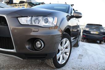 2010 Mitsubishi Outlander Photos