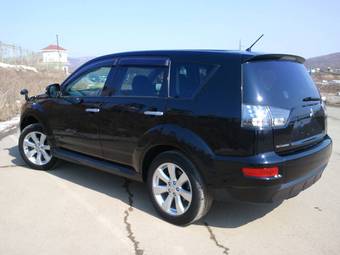 2010 Mitsubishi Outlander Pictures