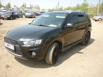 2010 Mitsubishi Outlander Photos