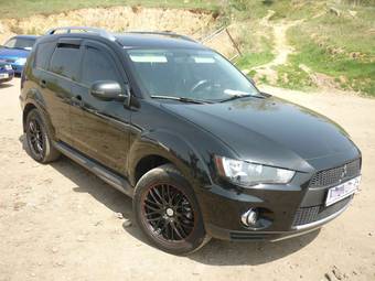 2010 Mitsubishi Outlander Pictures