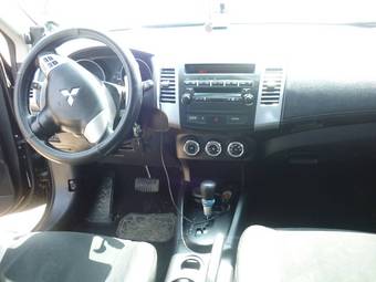 2010 Mitsubishi Outlander Wallpapers