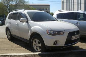 2010 Mitsubishi Outlander Photos