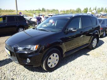 2010 Mitsubishi Outlander Pictures